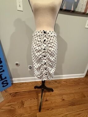 GORGEOUS Alison Andrews Polka Dot Ruched Pencil Skirt - White with Black Dots